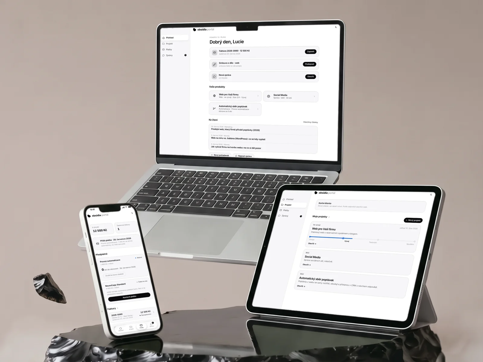 Klientský portál na notebooku, tabletu a telefonu, ukázková data